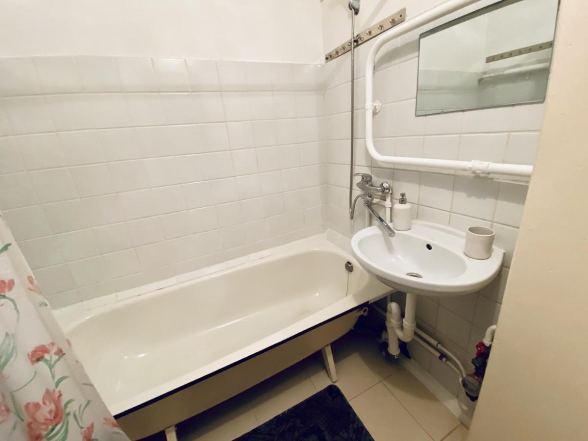 Spacious 3-Room Apartment & Parking Riga Luaran gambar